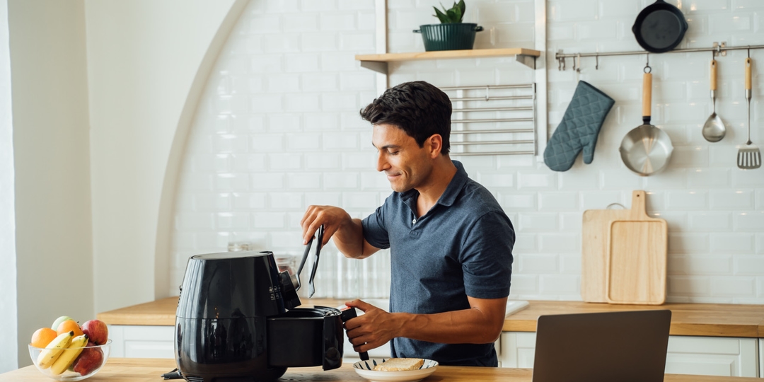 guy cooking with air fryer