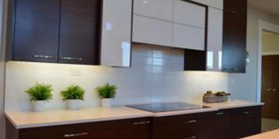 Under cabinet lighting