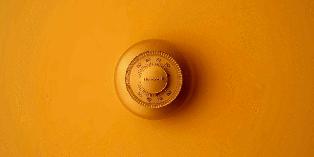 a picture of a thermostat